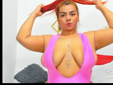 Snapshot of AnahiSmitth chatting on February 17, 2025, 7:42 pm AnahiSmitth online show from February 17, 2025, 7:42 pm