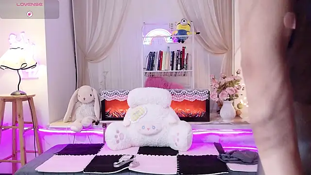 Momoever123456 online show from June 25, 2026, 1:04 pm