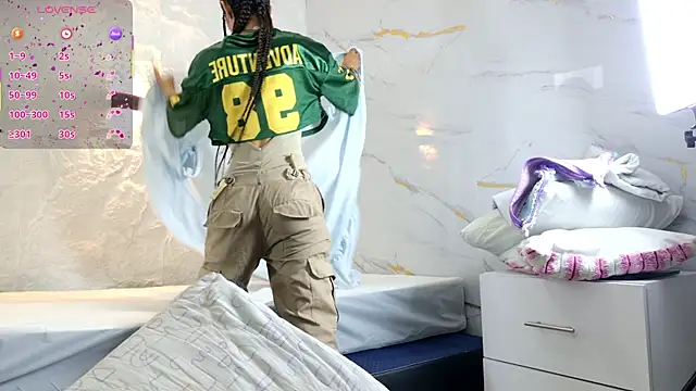 zorravioletta1 online show from December 18, 2025, 12:11 pm