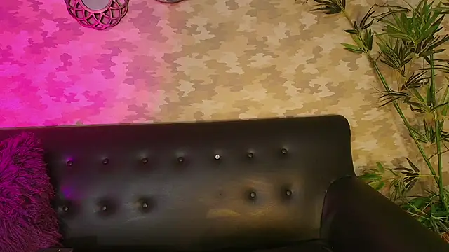 cherry chel online show from November 26, 2025, 7:48 pm