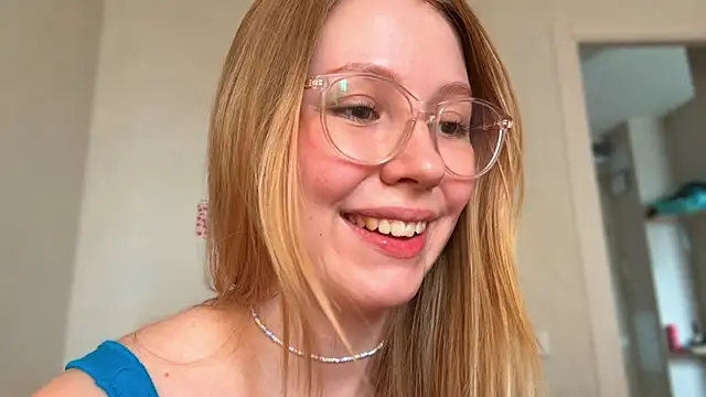 HoneyAudrey online show from May 1, 2026, 3:11 am