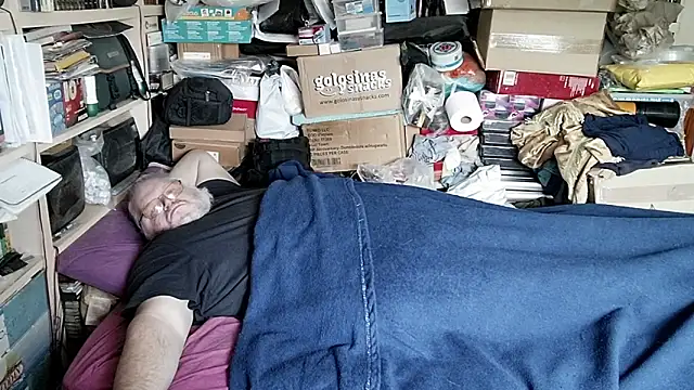 hadeszeuss2 online show from December 4, 2025, 2:26 pm