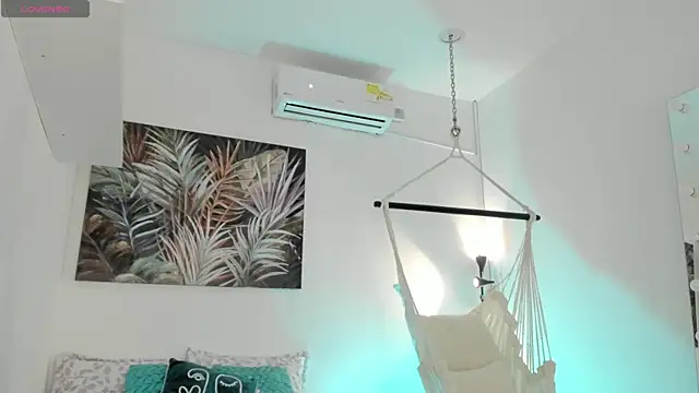 emma alice  online show from March 12, 2025, 6:33 pm