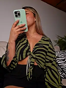 Snapshot of Karen_San_Miguel chatting on January 19, 2025, 1:21 am Karen San Miguel online show from January 19, 2025, 1:21 am