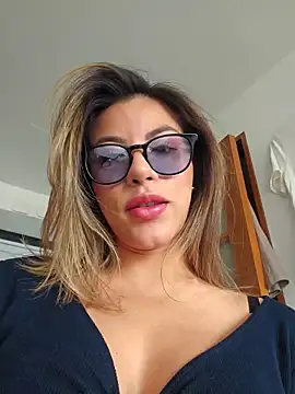 Snapshot of Karen_San_Miguel chatting on November 10, 2025, 7:46 pm Karen San Miguel online show from November 10, 2025, 7:46 pm