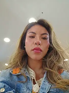 Karen San Miguel online show from May 4, 2026, 9:00 pm
