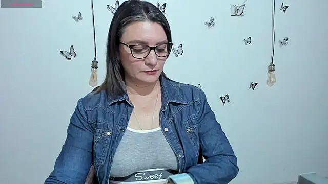 Snapshot of Amie_Adams82_ chatting on November 11, 2025, 3:23 pm Amie Adams82 online show from November 11, 2025, 3:23 pm