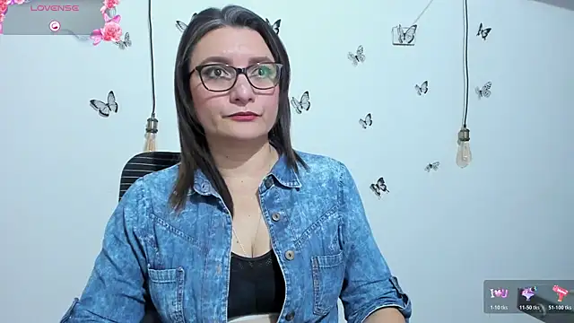 Snapshot of Amie_Adams82_ chatting on December 3, 2025, 3:43 pm Amie Adams82 online show from December 3, 2025, 3:43 pm