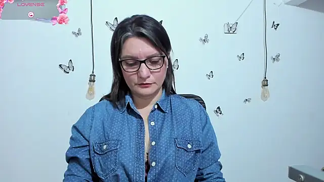 Snapshot of Amie_Adams82_ chatting on December 15, 2025, 3:38 pm Amie Adams82 online show from December 15, 2025, 3:38 pm