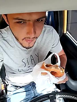 Snapshot of mosmar_20 chatting on October 27, 2025, 1:37 pm mosmar 20 online show from October 27, 2025, 1:37 pm