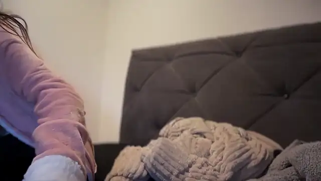 JeSuisUnTapin online show from December 2, 2024, 10:50 am