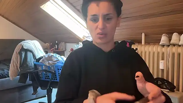 JeSuisUnTapin online show from March 15, 2026, 1:17 pm