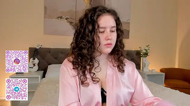 Ariella Sol online show from September 17, 2025, 7:32 am