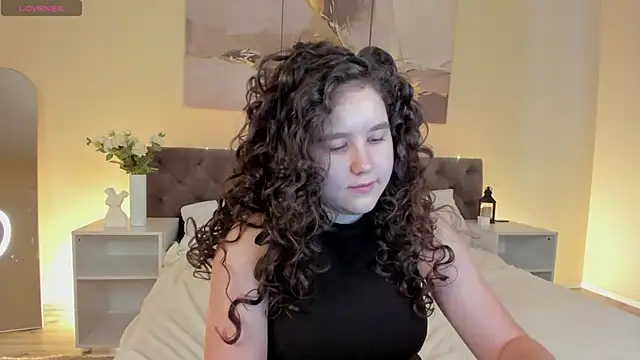 Ariella Sol online show from May 6, 2026, 1:03 am