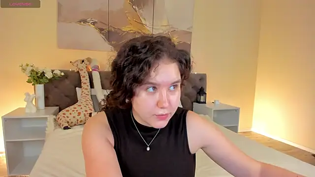 Ariella Sol online show from June 5, 2026, 1:01 am
