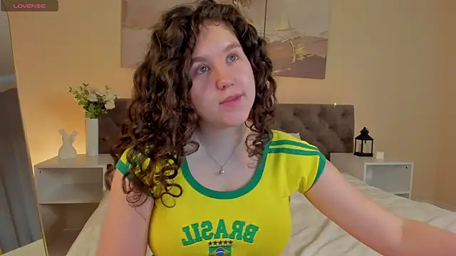 Ariella Sol online show from July 5, 2026, 1:01 am