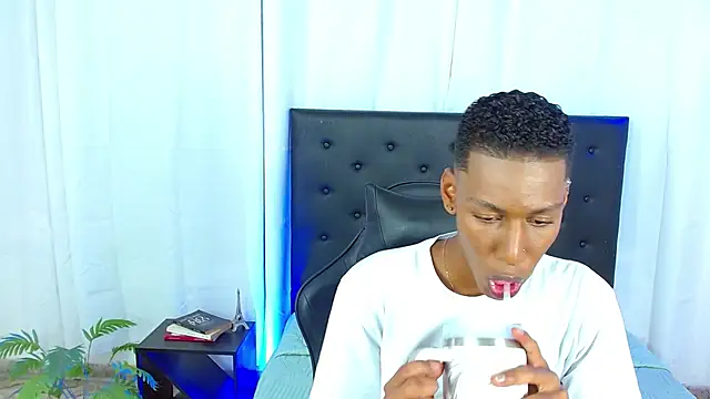 Snapshot of maiki18_ chatting on March 4, 2026, 8:48 pm maiki18 online show from March 4, 2026, 8:48 pm