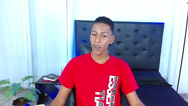 Snapshot of maiki18_ chatting on March 7, 2026, 8:39 pm maiki18 online show from March 7, 2026, 8:39 pm