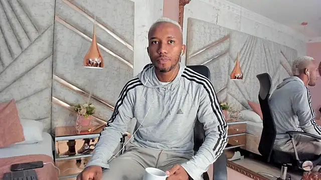 JamesParck online show from February 4, 2025, 12:22 pm