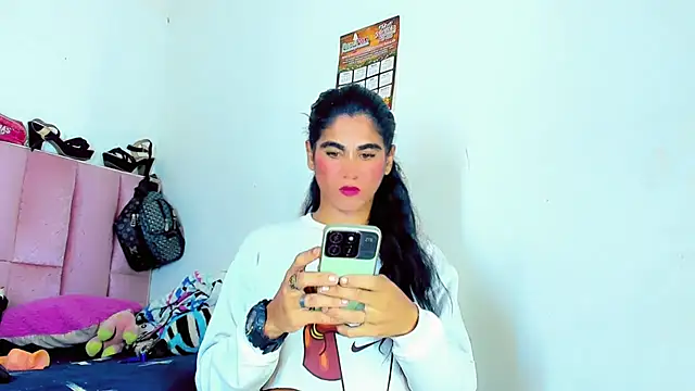 Snapshot of hannabigdirty chatting on February 19, 2025, 1:06 pm hannabigdirty online show from February 19, 2025, 1:06 pm