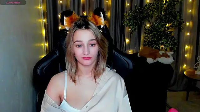 Snapshot of Sinty_Noria chatting on February 13, 2025, 4:11 am Sinty Noria online show from February 13, 2025, 4:11 am