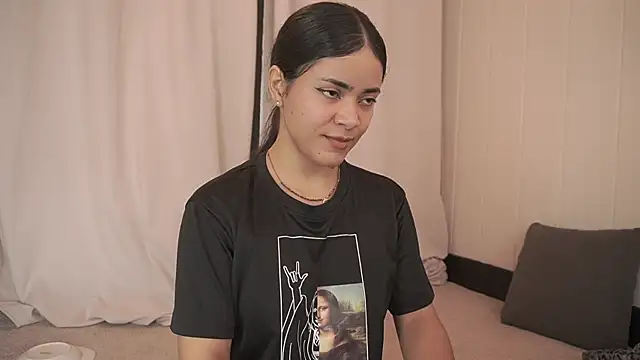 Feetgirl01 online show from October 17, 2025, 10:07 am