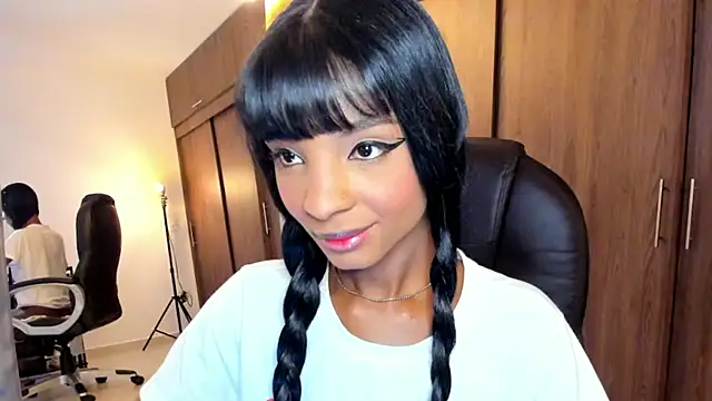 Snapshot of alikahouston4 chatting on March 5, 2025, 4:02 am alikahouston4 online show from March 5, 2025, 4:02 am