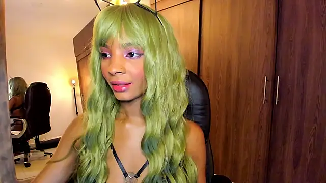 Snapshot of alikahouston4 chatting on October 19, 2025, 3:29 am alikahouston4 online show from October 19, 2025, 3:29 am