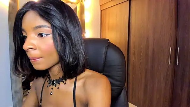 Snapshot of alikahouston4 chatting on November 7, 2025, 6:35 am alikahouston4 online show from November 7, 2025, 6:35 am