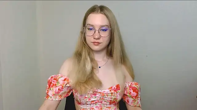 Snapshot of cindi_hot chatting on July 7, 2026, 10:19 am cindi hot online show from July 7, 2026, 10:19 am