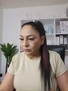 Snapshot of Gina_Myers chatting on May 17, 2026, 3:37 am Gina Myers online show from May 17, 2026, 3:37 am