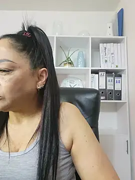 Snapshot of Gina_Myers chatting on May 22, 2026, 4:08 am Gina Myers online show from May 22, 2026, 4:08 am