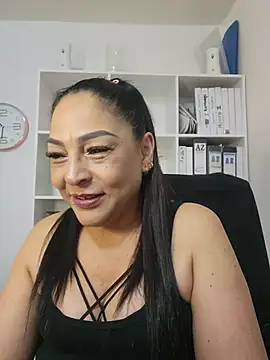 Snapshot of Gina_Myers chatting on June 7, 2026, 3:32 am Gina Myers online show from June 7, 2026, 3:32 am