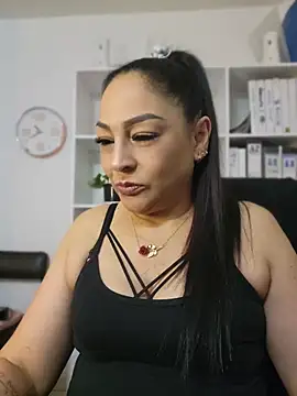 Snapshot of Gina_Myers chatting on June 18, 2026, 3:40 am Gina Myers online show from June 18, 2026, 3:40 am