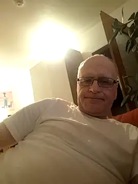 Snapshot of Milkasahne64 chatting on October 23, 2025, 5:44 pm Milkasahne64 online show from October 23, 2025, 5:44 pm