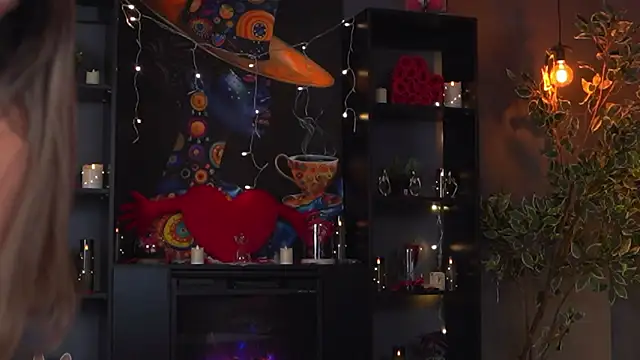 Evelyn Evyyy online show from February 25, 2026, 7:23 pm