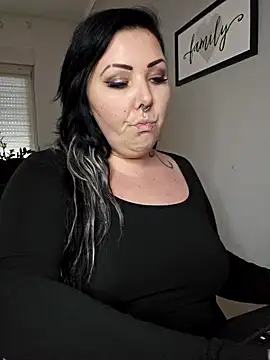 Snapshot of -BonnieBlack- chatting on February 19, 2025, 8:33 am -BonnieBlack- online show from February 19, 2025, 8:33 am