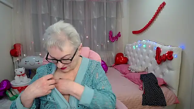 KayleSmoll online show from February 11, 2025, 7:59 pm