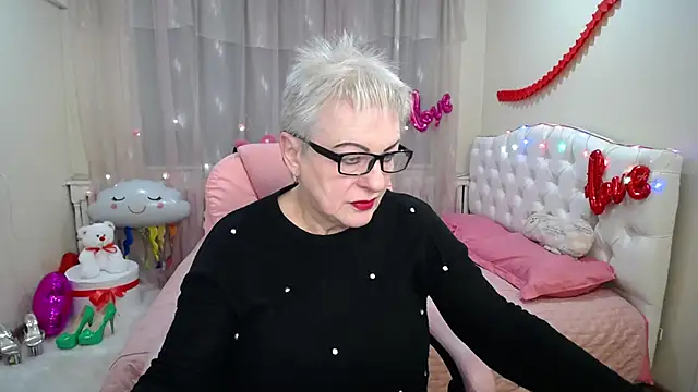 KayleSmoll online show from February 19, 2025, 7:16 pm