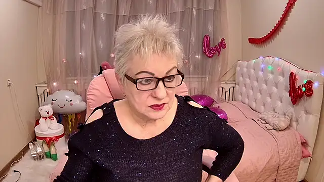 KayleSmoll online show from March 18, 2025, 7:42 pm