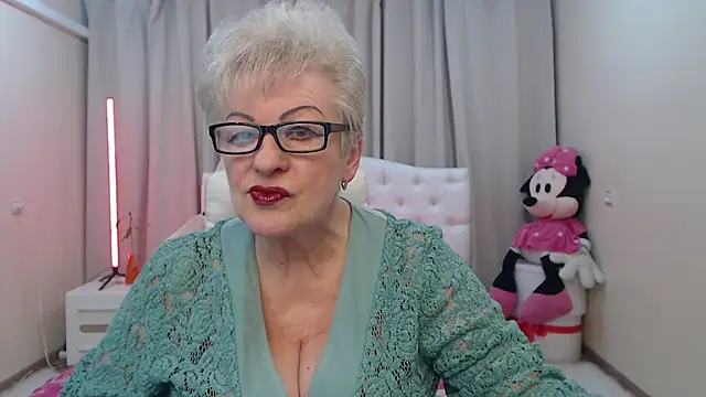 KayleSmoll online show from April 24, 2026, 6:43 pm