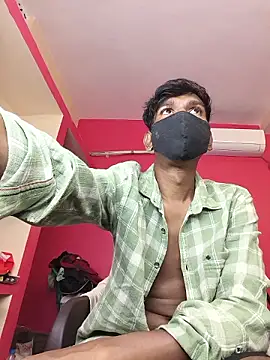 Snapshot of richardjames95 chatting on July 3, 2026, 6:58 pm richardjames95 online show from July 3, 2026, 6:58 pm