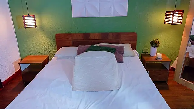 Shamiraa moore online show from December 3, 2025, 2:04 pm