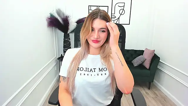 SelenaeMoore online show from September 28, 2025, 7:41 pm