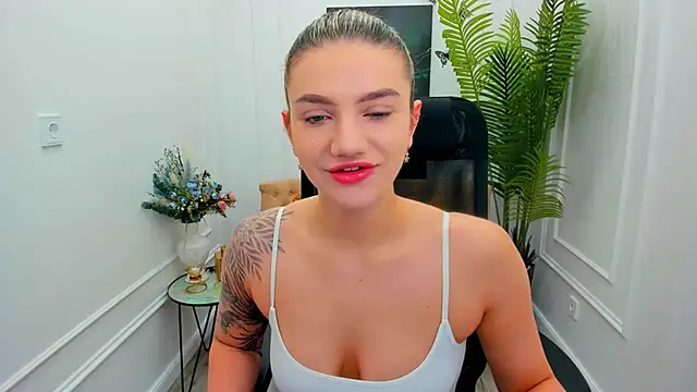 SelenaeMoore online show from November 25, 2025, 4:45 am