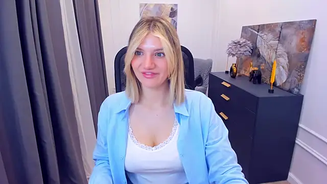 Snapshot of SelenaeMoore chatting on May 8, 2026, 3:45 am SelenaeMoore online show from May 8, 2026, 3:45 am