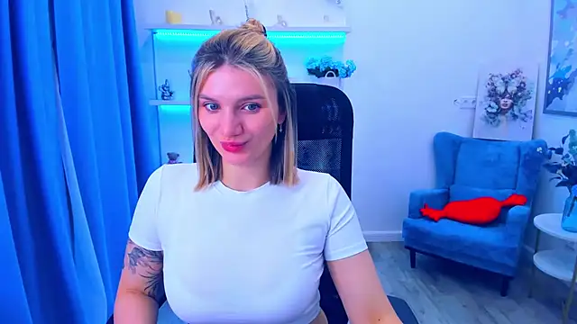 Snapshot of SelenaeMoore chatting on May 24, 2026, 6:35 pm SelenaeMoore online show from May 24, 2026, 6:35 pm