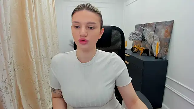 Snapshot of SelenaeMoore chatting on May 30, 2026, 3:47 am SelenaeMoore online show from May 30, 2026, 3:47 am