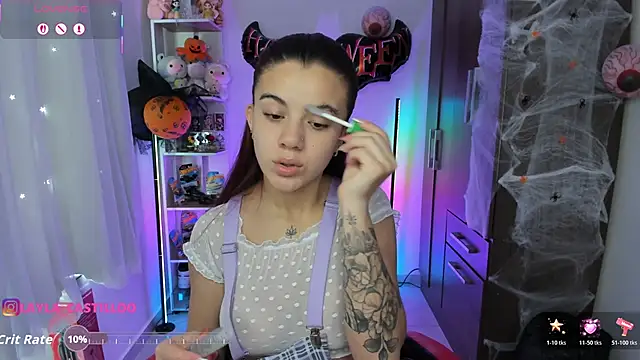 Layla castilloo online show from November 3, 2025, 2:18 pm