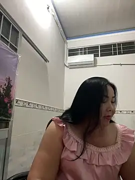 Snapshot of NDith chatting on December 1, 2025, 3:06 pm NDith online show from December 1, 2025, 3:06 pm